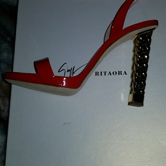 High heels - Picture 2 of 5